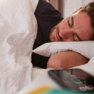 dónde poner en celular en las noches para evitar problemas de salud