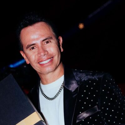 fan de Jhonny Rivera llamó la atención en concierto