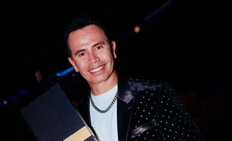 fan de Jhonny Rivera llamó la atención en concierto
