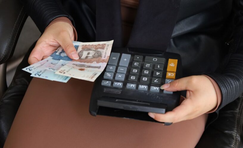 fecha en la que se conoce el aumento del salario mínimo en Colombia