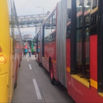 Hombre se lanzó de un TransMilenio en movimiento