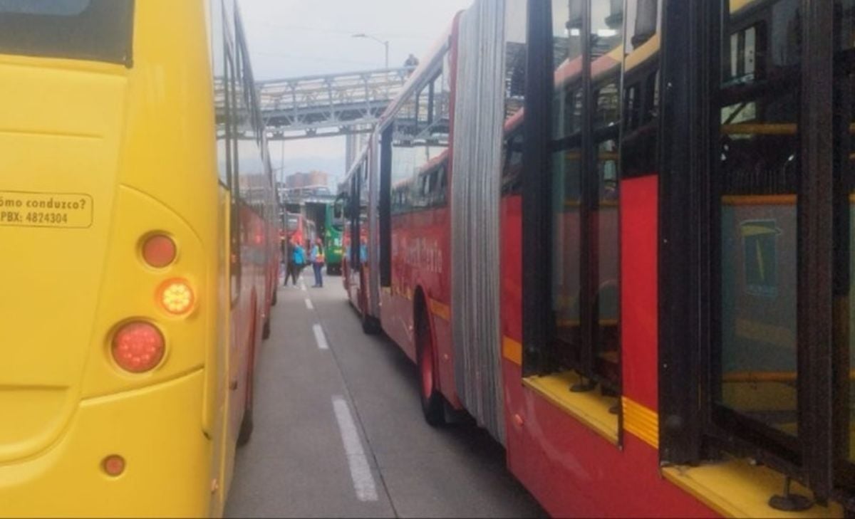 Hombre se lanzó de un TransMilenio en movimiento