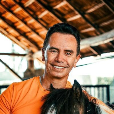 Incidente de Jhonny Rivera con sus fans