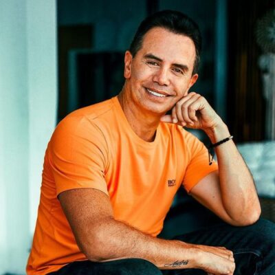Jhonny Rivera le escribió una canción a Alejandro Estrada