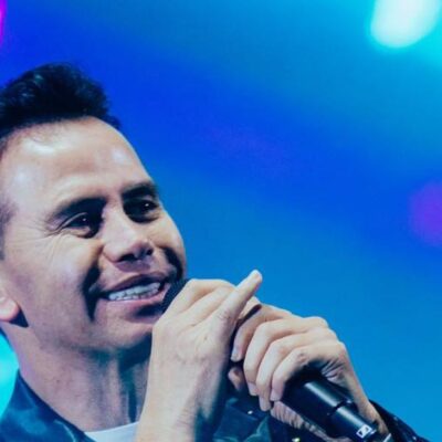 Jhonny Rivera sorprendió a una quinceañera