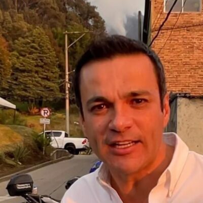 Juan Diego Alvira tapando huecos en Bogotá