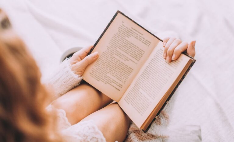 Estos son los tres libros que toda persona debe leer, según la IA