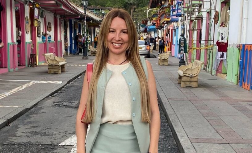 Mafe Walker dice que las personas tienen chips implantados