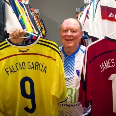 mayor coleccionista de camisetas de fútbol en Colombia