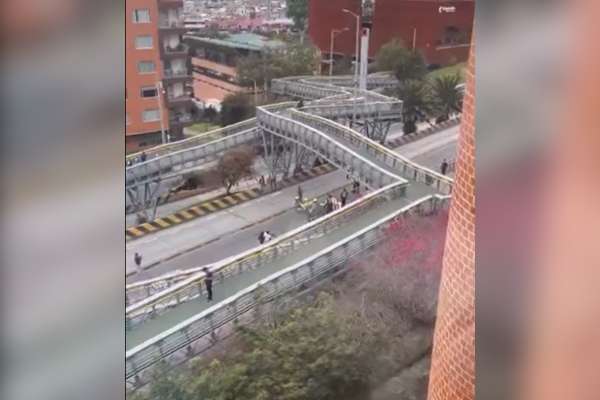 mujer cayó de un puente en Suba