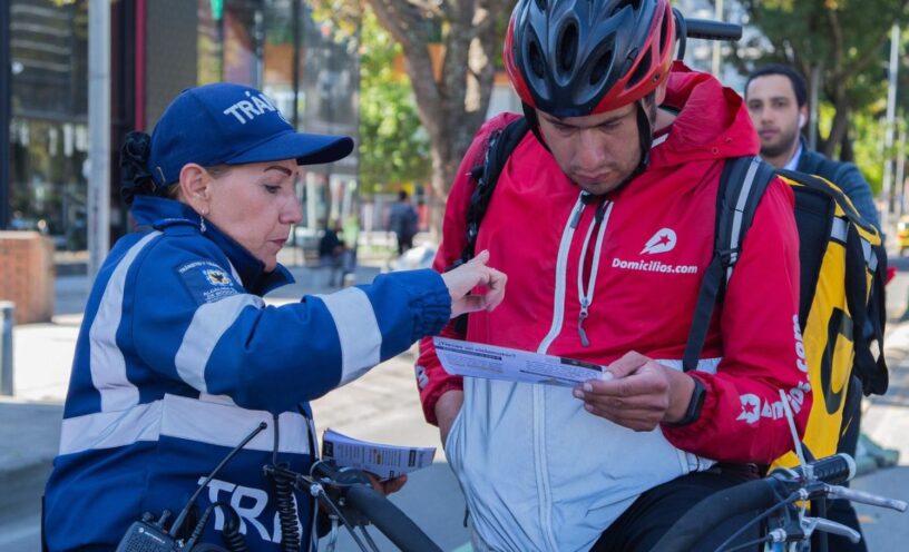 multa por ir en cicla en puentes y andenes