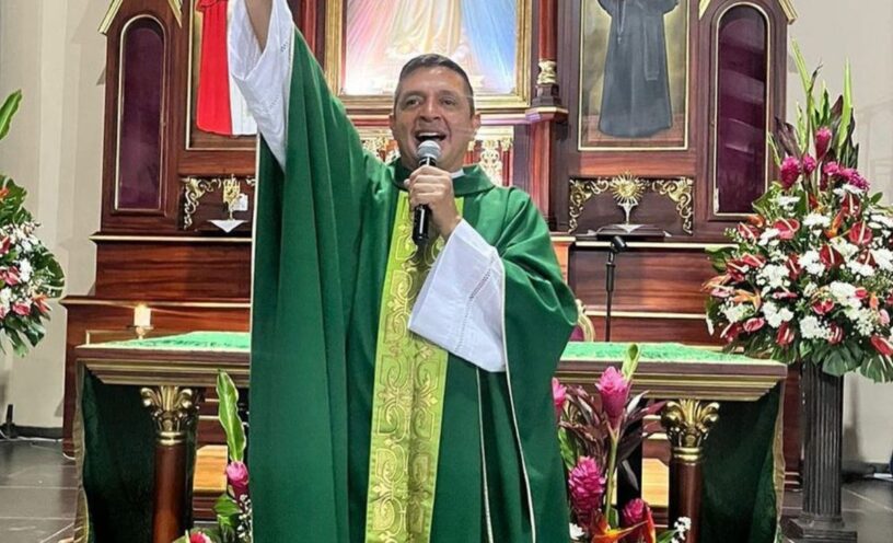 Padre Chucho tiene que salir del país