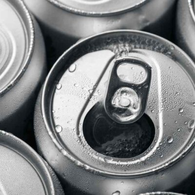 ¿Para qué sirve la pestañita de las latas?