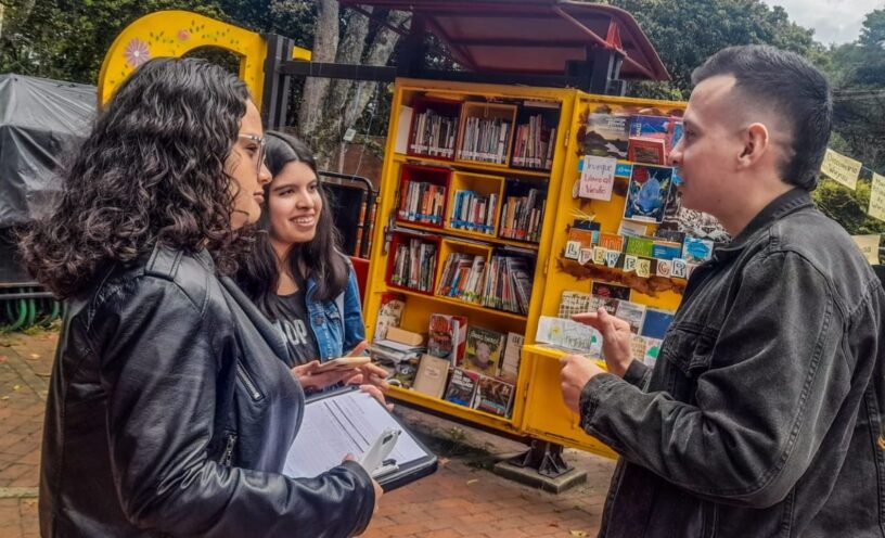 paraderos con libros en Bogotá