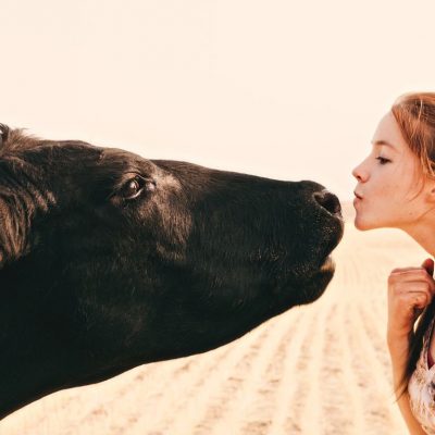 por qué esta mujer se casó con una vaca
