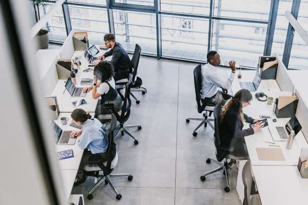 ¿Cuánto recibiría de prima a mitad de año si gana un salario mínimo en Colombia?