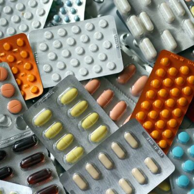 por qué no se deben partir ni triturar los medicamentos