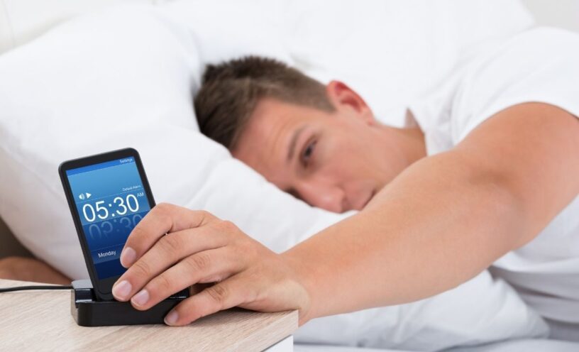 por qué no se debe usar el celular como despertador