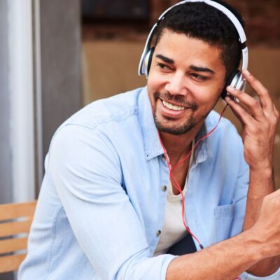 qué significa escuchar siempre la misma canción