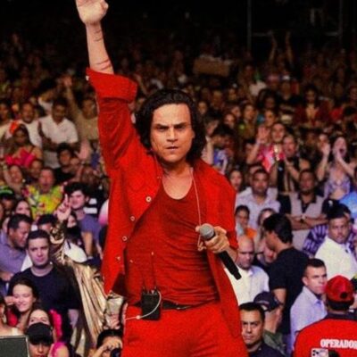 recibimiento exempleada de Silvestre Dangond