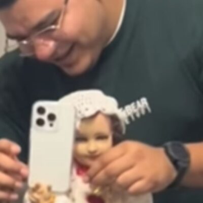 Usaron imagen del niño dios para tomar una foto