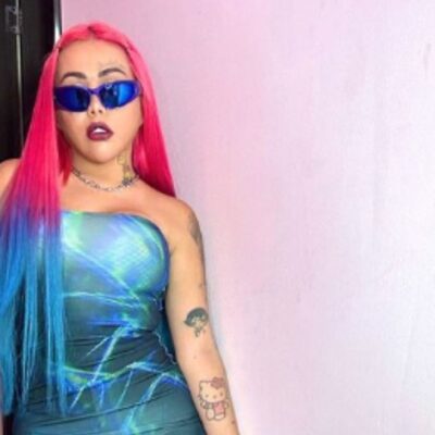 Yina Calderón y su tatuaje de cicatriz en la espalda