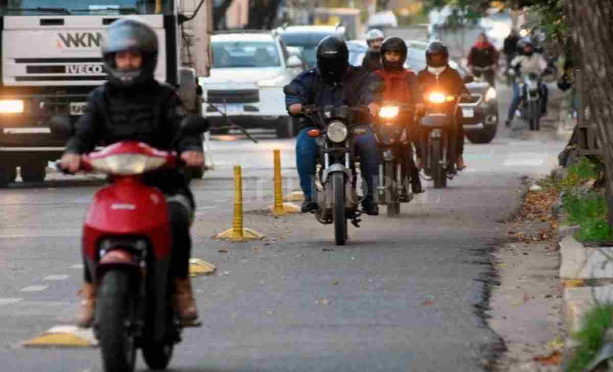 Esta es la multa que reciben los motociclistas por andar en la ciclovía
