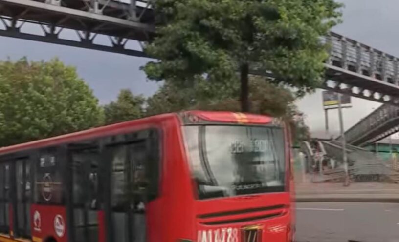 Mujer murió tras caer de un puente de Transmilenio