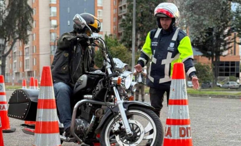 Nuevo curso gratuito de conducción para novatos en Bogotá