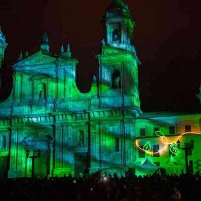 ¿Cuándo y dónde ver el show de luces de los alumbrados navideños en la Plaza de Bolívar de Bogotá? Horarios y programación 2025