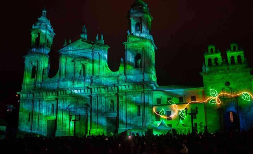 ¿Cuándo y dónde ver el show de luces de los alumbrados navideños en la Plaza de Bolívar de Bogotá? Horarios y programación 2025