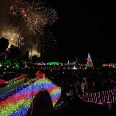 Alumbrado navideño en el puente de Boyacá diciembre 2025