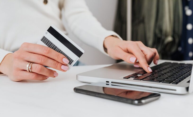 Señales de que tu tarjeta de crédito se te está saliendo de control: consejos financieros