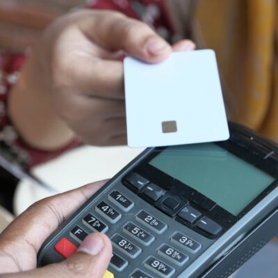 Qué pasa si solo pagas el mínimo de tu tarjeta de crédito: Riesgos y consecuencias