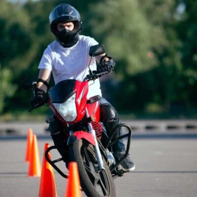 Nuevo curso de conducción de moto gratuito en Bogotá