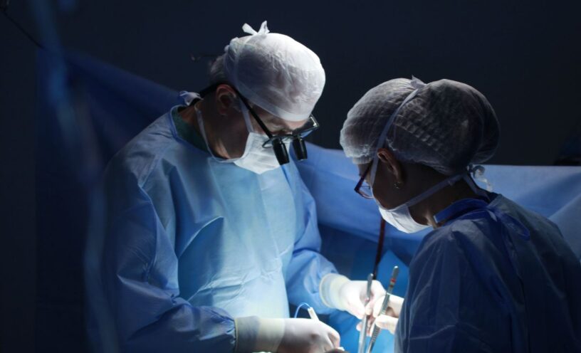 Mujer viajó a Colombia para retirarse biopolímeros y murió durante el procedimiento