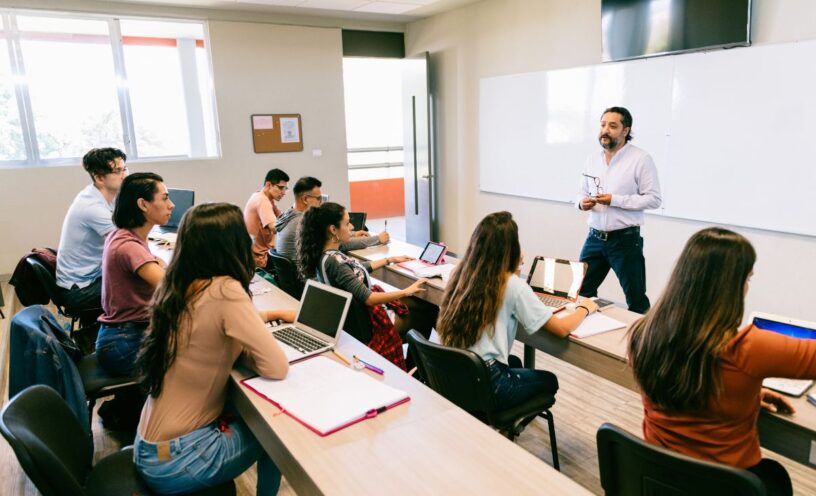 ¿Qué estudian los colombianos? Estas son las 5 carreras con más estudiantes